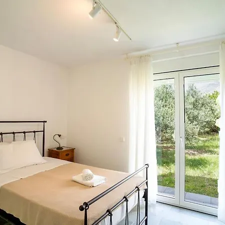 Casa Kleoniki, Karystos, Evia * Karystos (Evia)